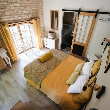 Les Charmes De Vaurizeaud B&B